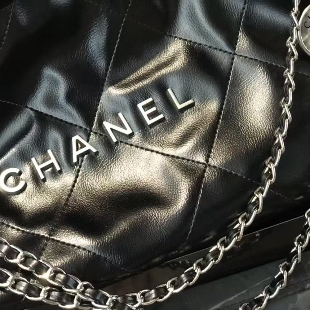 Chanel Black Quilted Shoulder Bag with Silver Chain - Picture 5 of 9